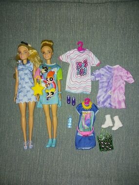 Lot of 2 Barbie Fashionista Dolls with Outfits Fashion Packs